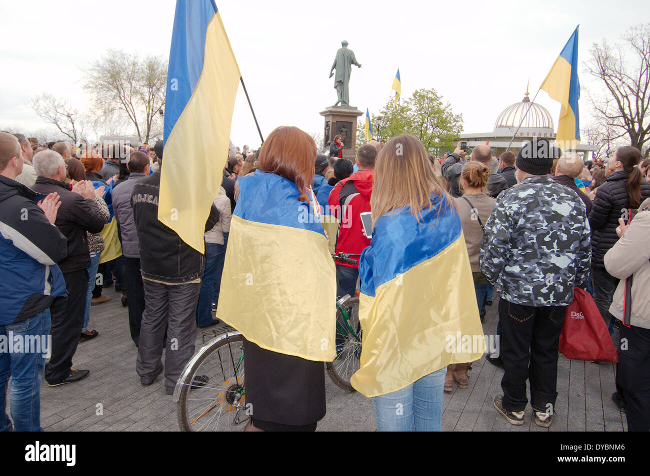 Odessa, Ukraine. 13. April 2014. Unterstützer-Odessa-Maidan sammelten sich zur Unterstützung eine einheitliche Ukraine gegen den Separatismus Credit: Andrei Nekrassow/Alamy Live News Stockfoto