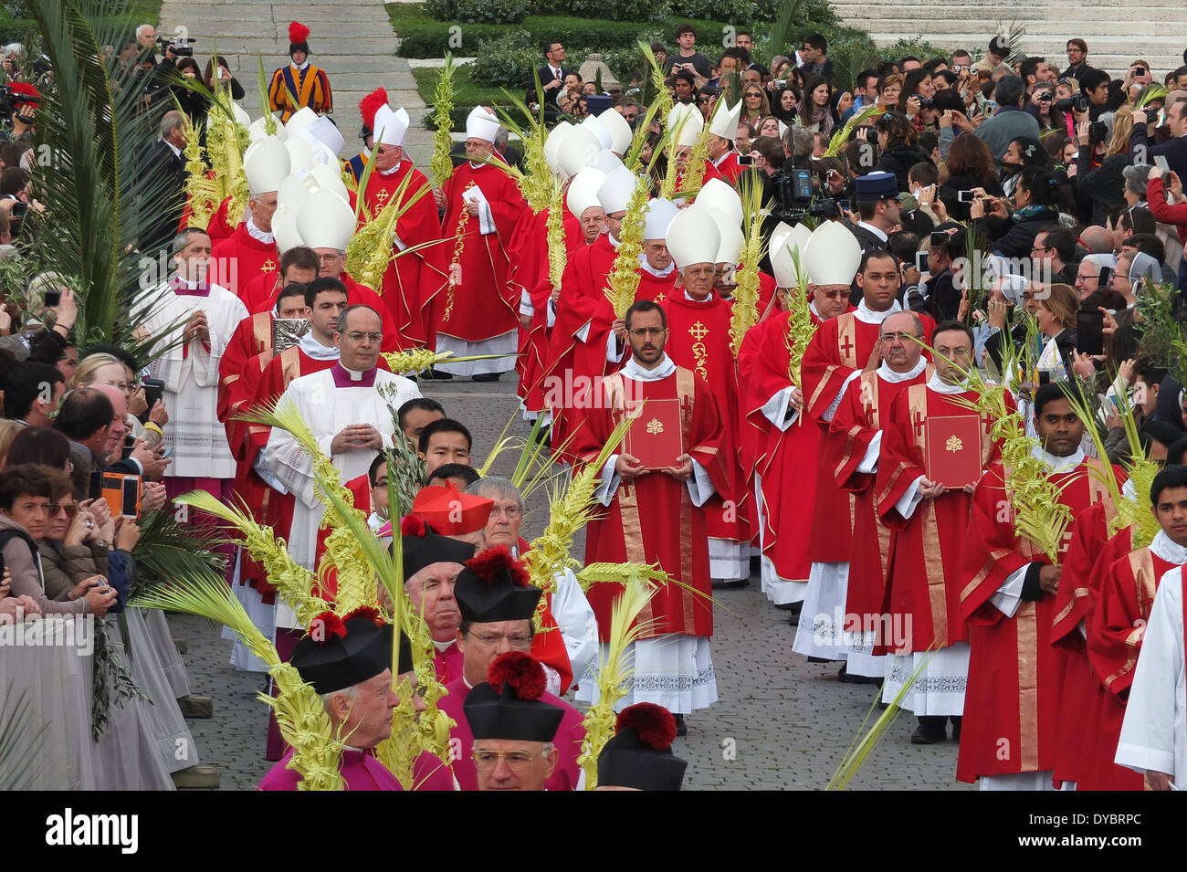 Der Vatikan, Vatikanstadt. 13. April 2014. Petersplatz - Papst Franziskus am Palmsonntag im Vatikan, Vatikanstadt. Bildnachweis: Wirklich einfach Star/Alamy Live-Nachrichten Stockfoto