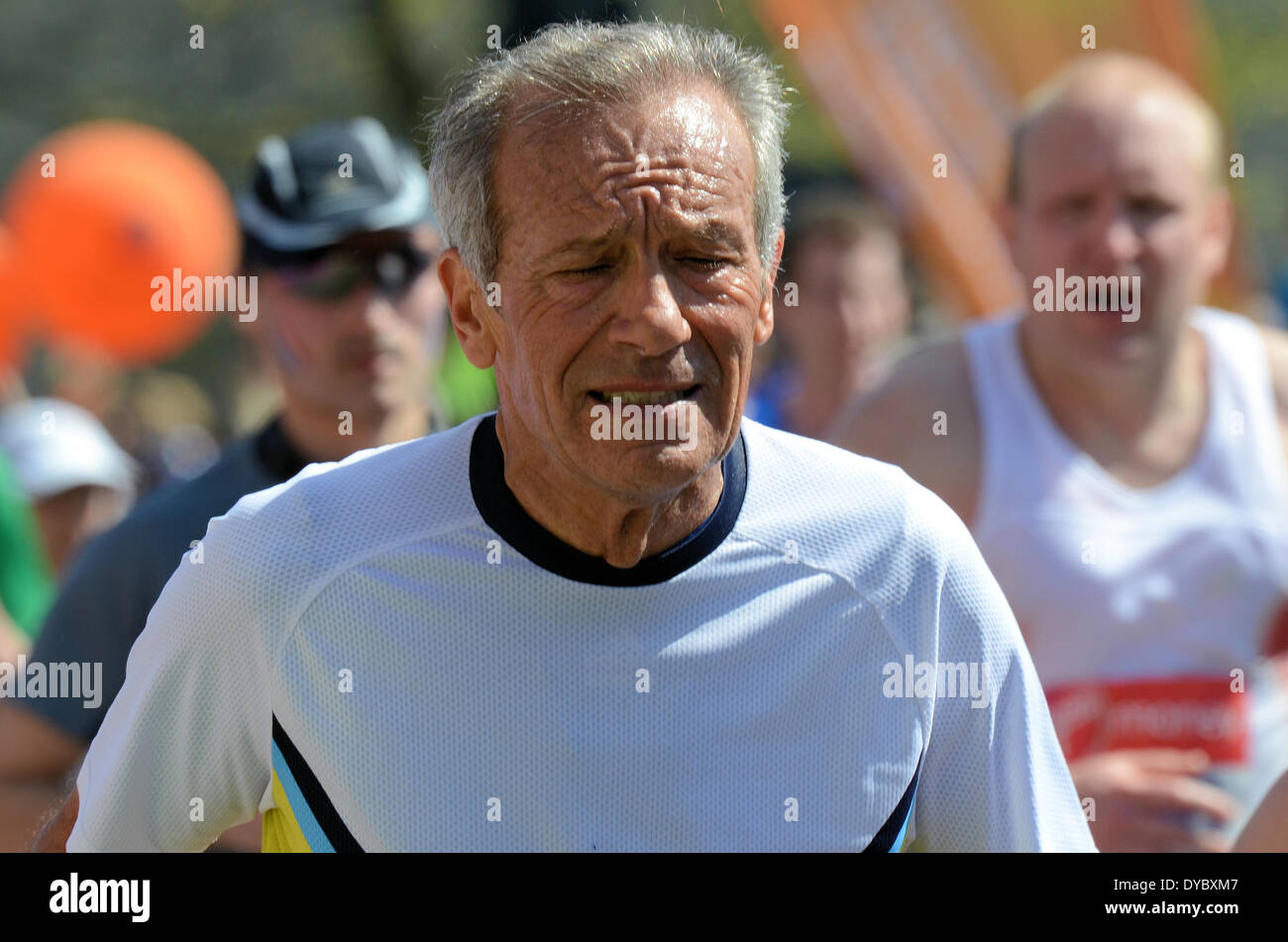 London Marathon 2014. Älterer Läufer Stockfoto