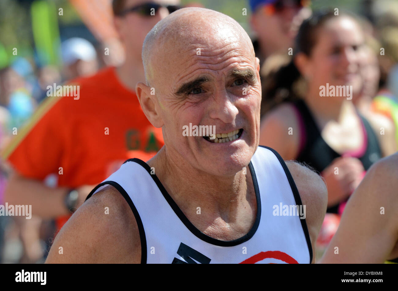 London Marathon, London, Vereinigtes Königreich - 13. April 2014. Älterer Läufer Stockfoto