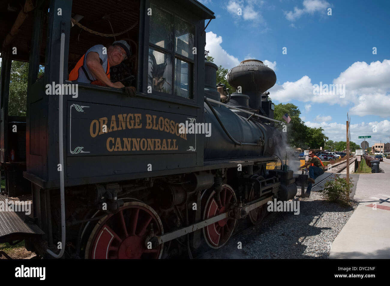 Lokomotive Holzofen Dampfzug in Tavares, Florida und läuft noch die Gleise. Americas Film Zug. Stockfoto