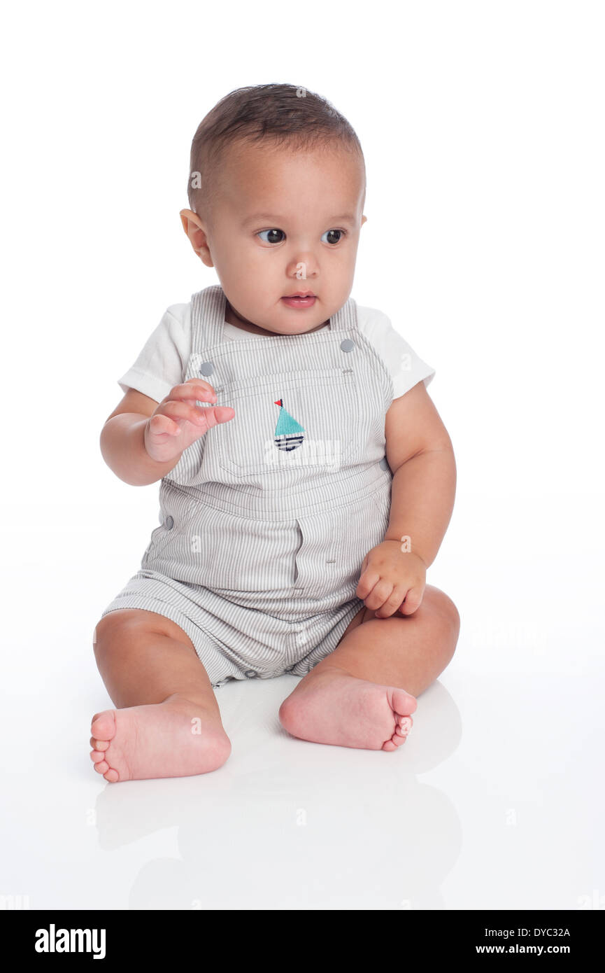 Ein Portrait eines sieben Monate alten, Hispanic Baby jungen. Stockfoto
