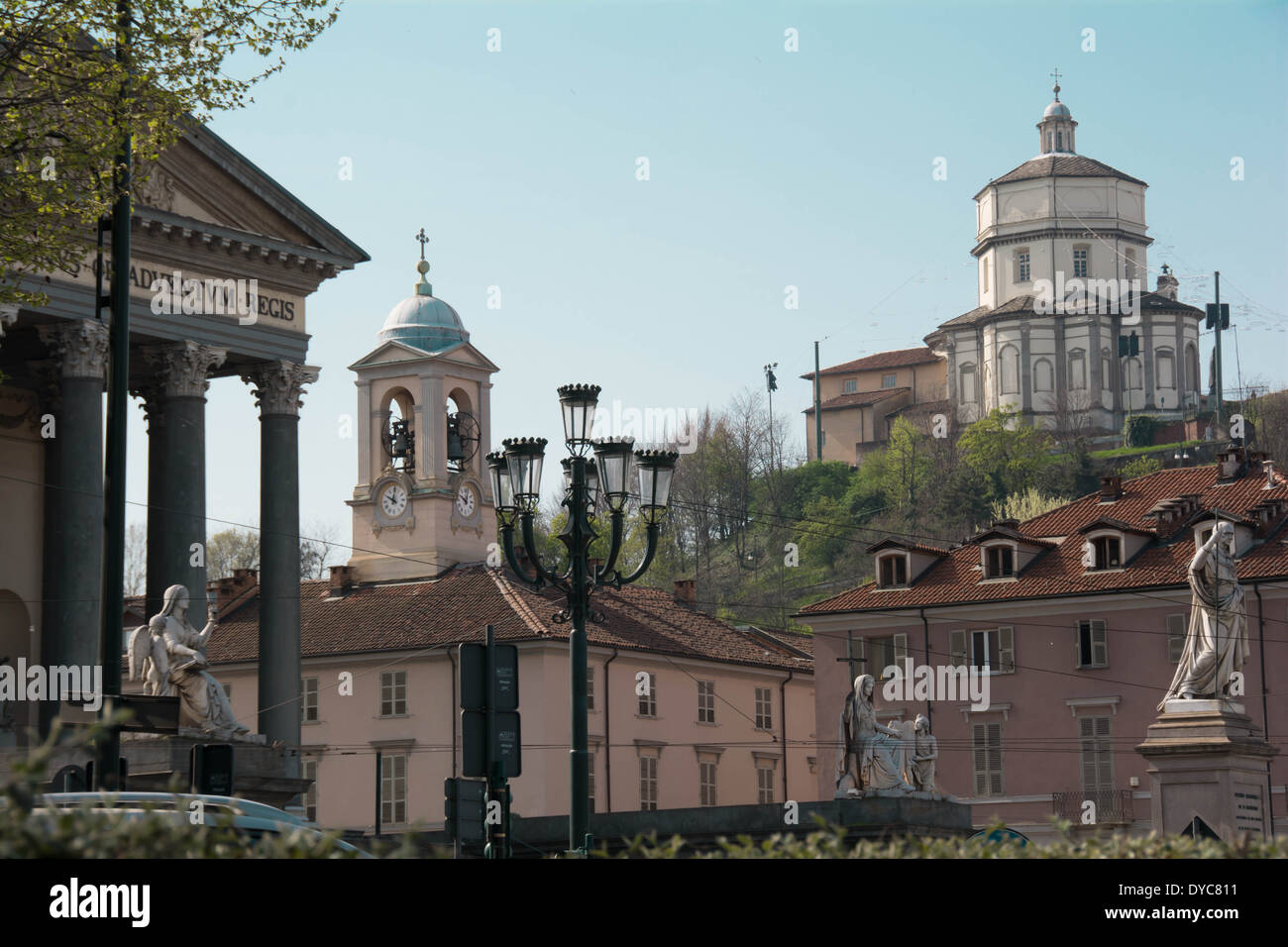 Blick auf die Kirche von Gran Madre und Monte dei Cappuccini in Turin, Italien Stockfoto
