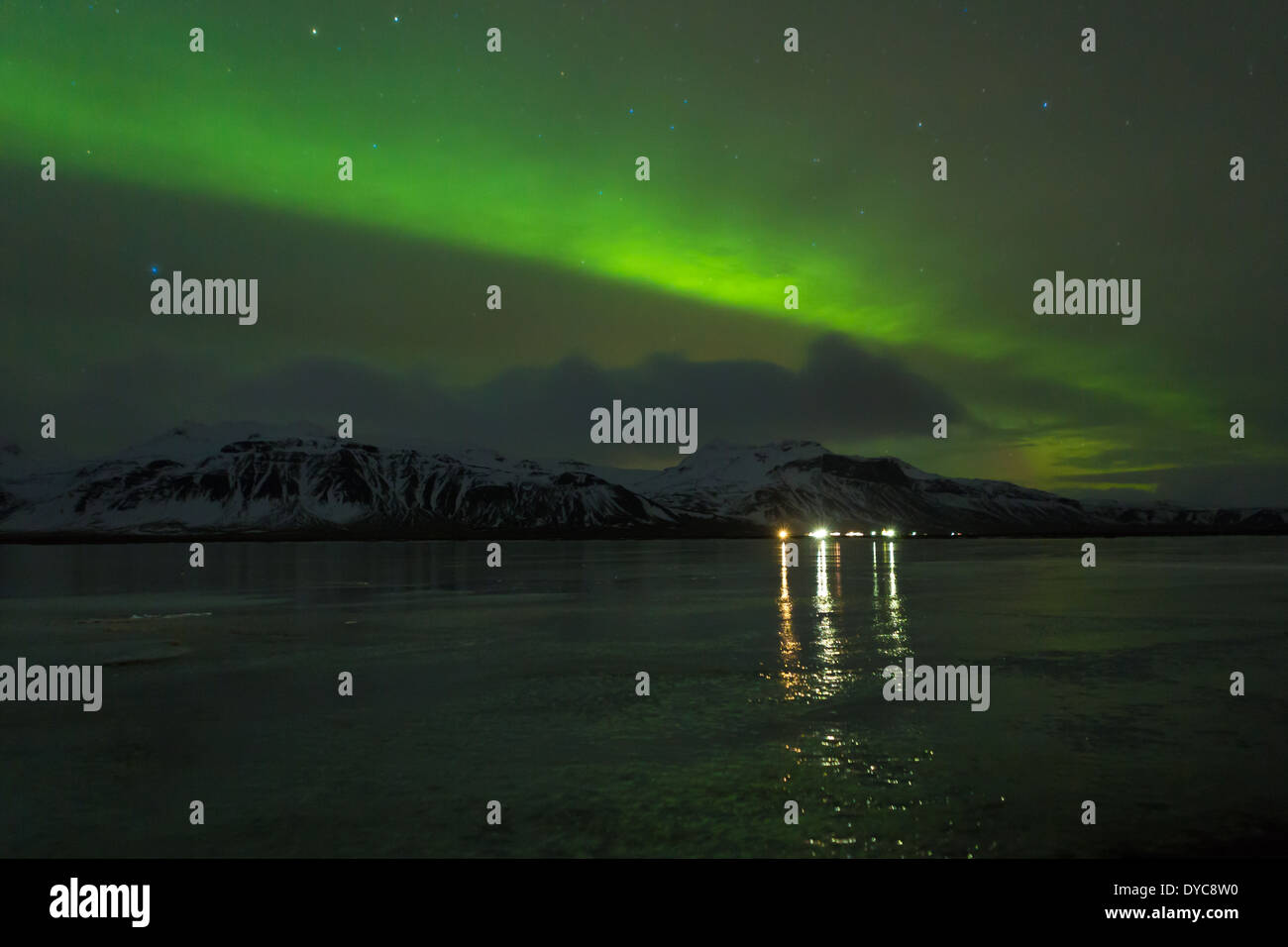 Der Start der Aurora Borealis in Island Stockfoto