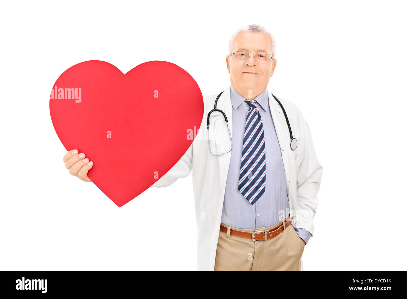 Männlichen Arzt hält ein großes rotes Herz Stockfoto