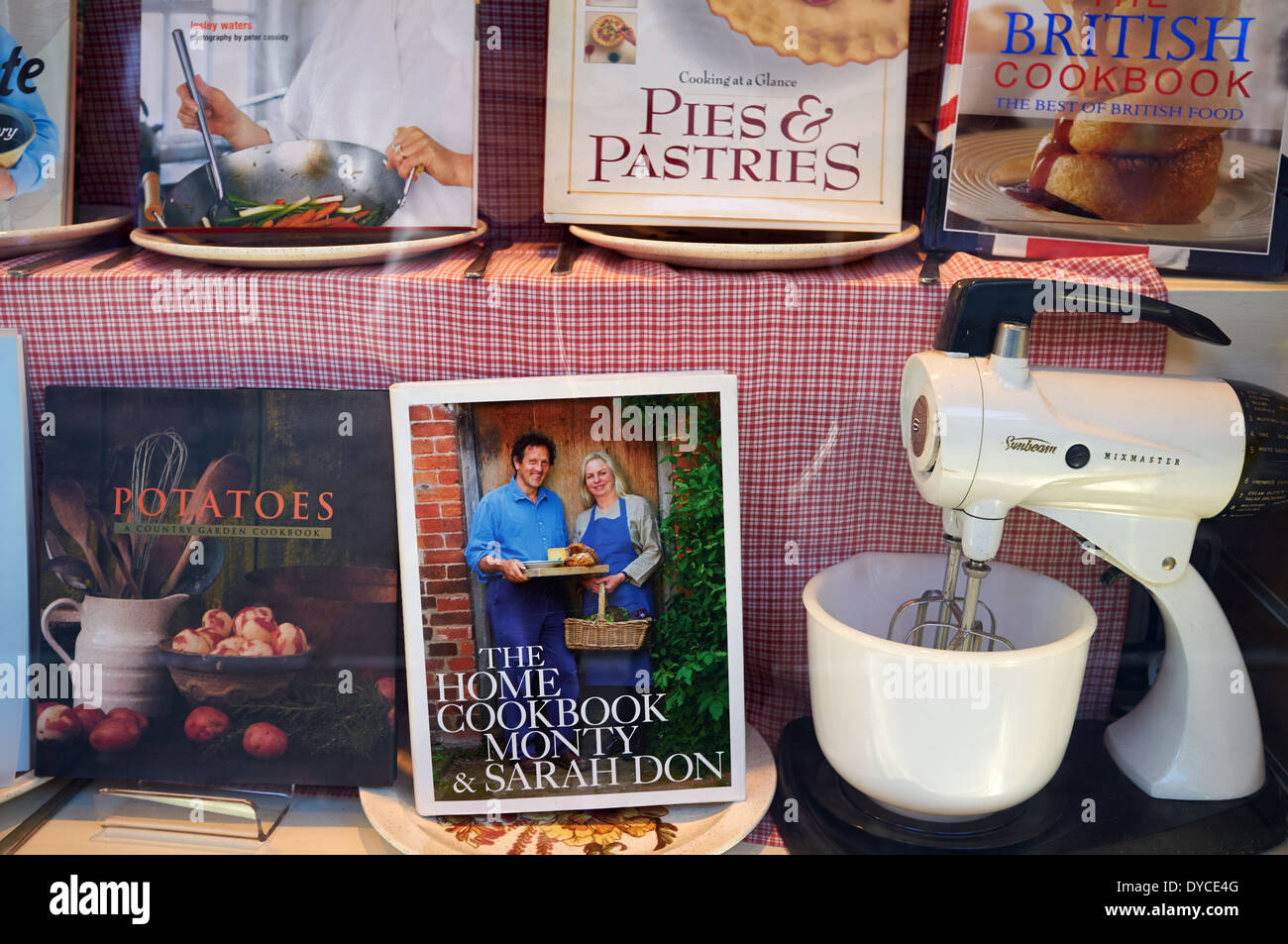 Koch-Bücher auf dem Display in Buchhandlung Fenster Stockfoto