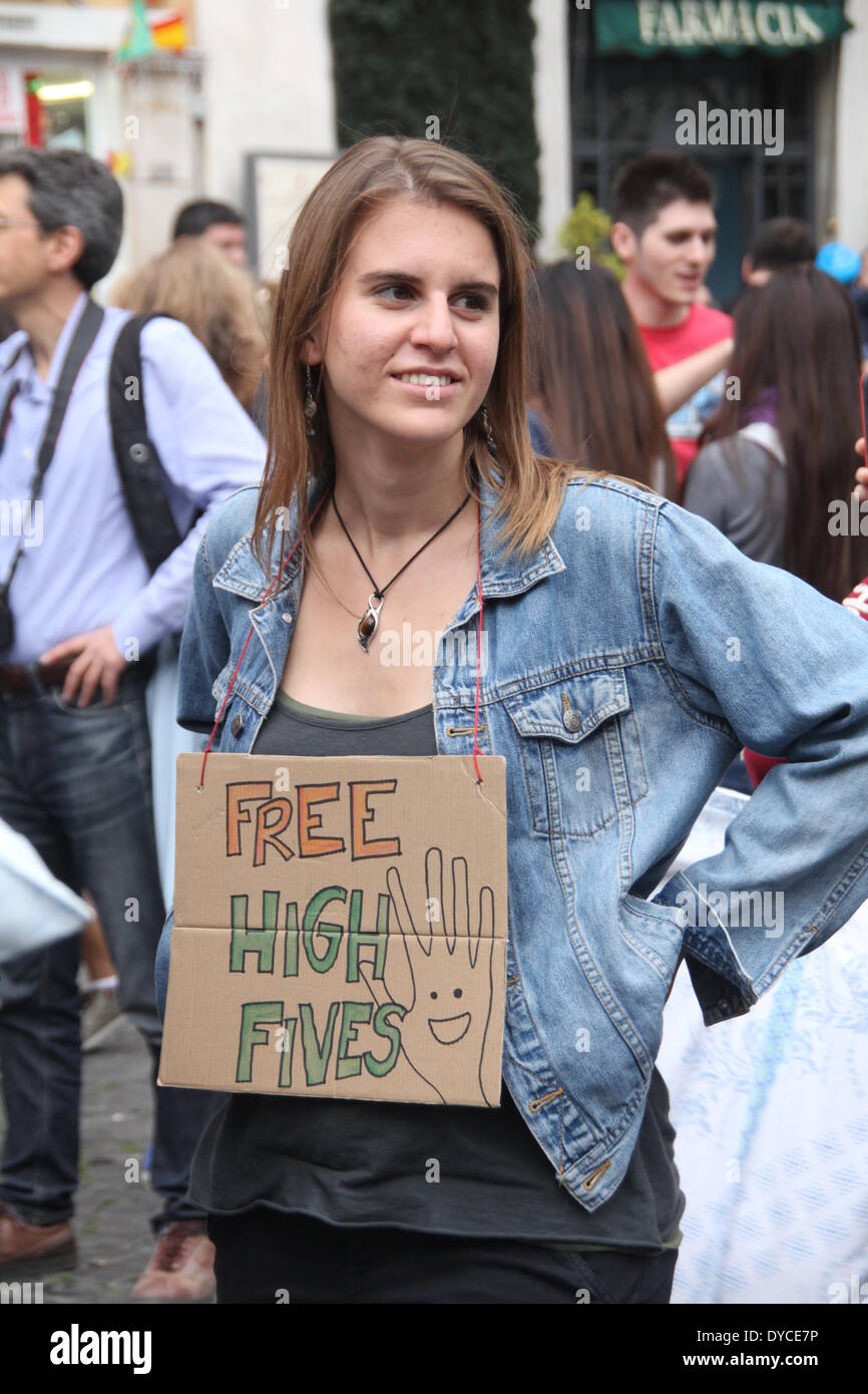 Rom Italien. 13. April 2014.  Internationalen Kissen Kampf Tag in Piazza Santa Maria in Trastevere-Platz in Rom. Bildnachweis: Gari Wyn Williams / Alamy Live News Stockfoto