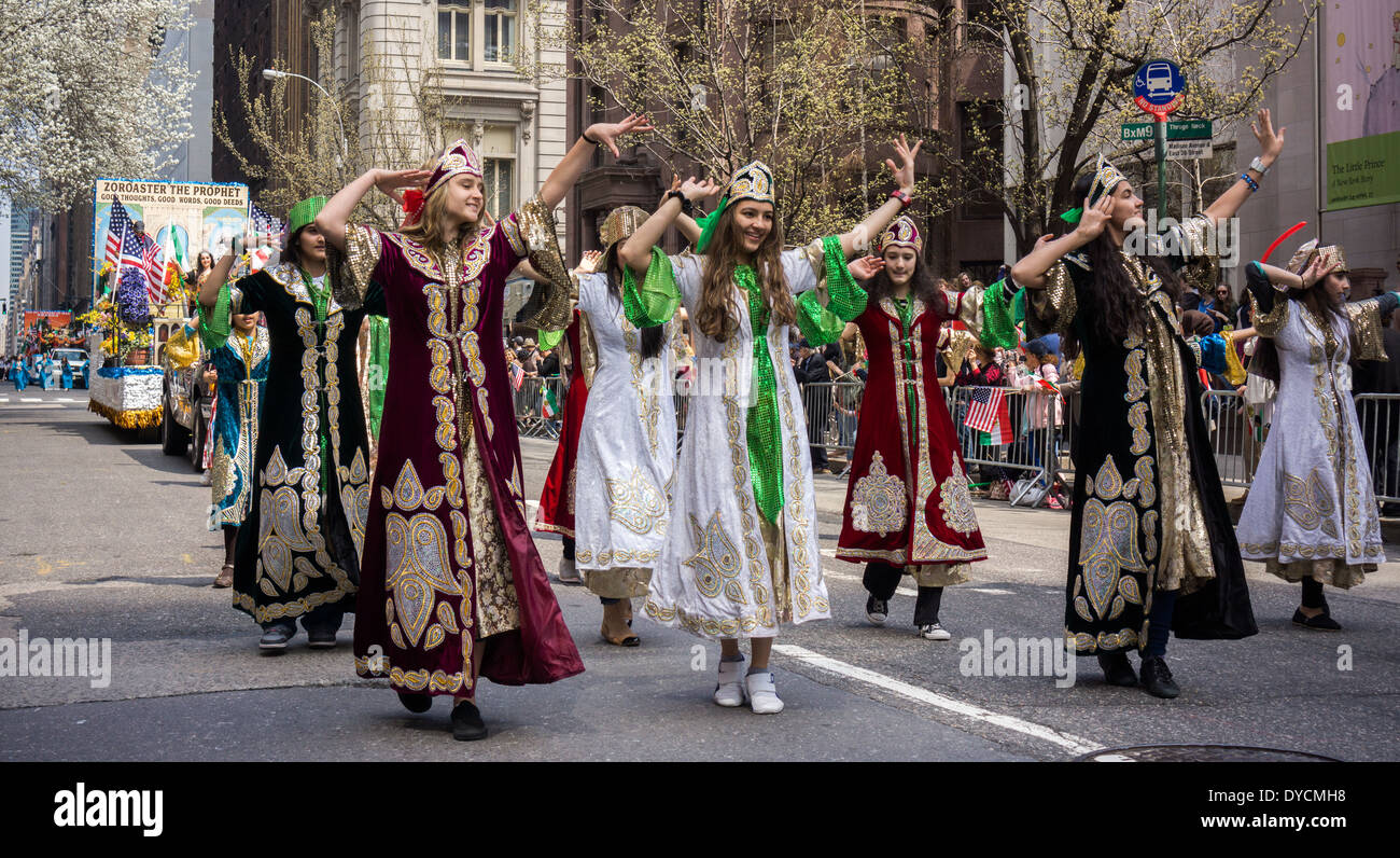 Iranisch-Amerikaner und Unterstützer bei der 11. jährlichen persischen Parade an der Madison Avenue in New York Stockfoto Iranisch-Amerikaner und Unterstützer bei der 11. jährlichen persischen Parade an der Madison Avenue in New York Stockfoto