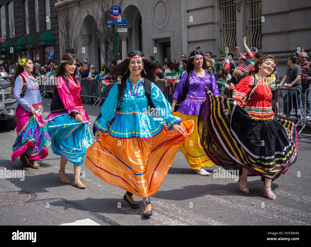 Iranisch-Amerikaner und Unterstützer bei der 11. jährlichen persischen Parade an der Madison Avenue in New York Stockfoto Iranisch-Amerikaner und Unterstützer bei der 11. jährlichen persischen Parade an der Madison Avenue in New York Stockfoto