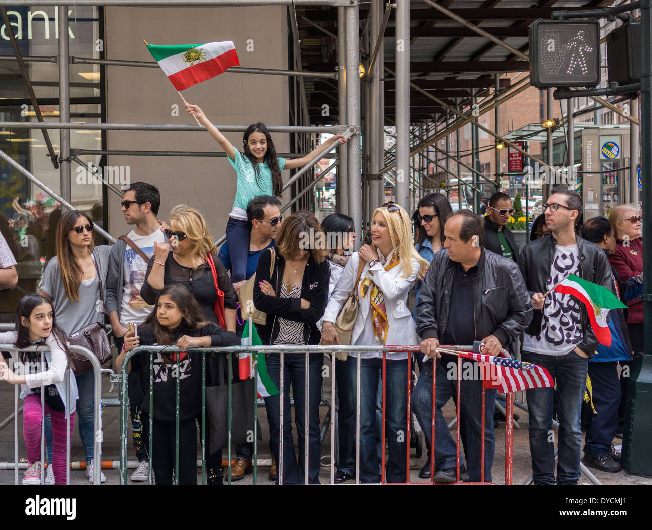 Iranisch-Amerikaner und Unterstützer bei der 11. jährlichen persischen Parade an der Madison Avenue in New York Stockfoto Iranisch-Amerikaner und Unterstützer bei der 11. jährlichen persischen Parade an der Madison Avenue in New York Stockfoto