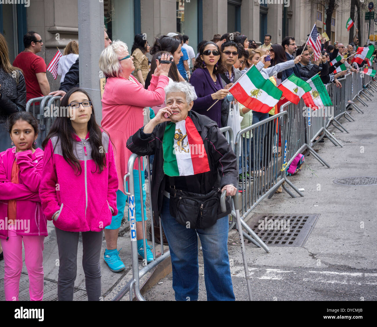 Iranisch-Amerikaner und Unterstützer bei der 11. jährlichen persischen Parade an der Madison Avenue in New York Stockfoto Iranisch-Amerikaner und Unterstützer bei der 11. jährlichen persischen Parade an der Madison Avenue in New York Stockfoto