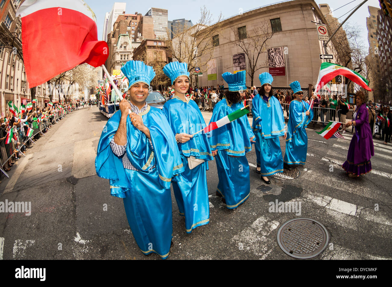 Iranisch-Amerikaner und Unterstützer bei der 11. jährlichen persischen Parade an der Madison Avenue in New York Stockfoto Iranisch-Amerikaner und Unterstützer bei der 11. jährlichen persischen Parade an der Madison Avenue in New York Stockfoto