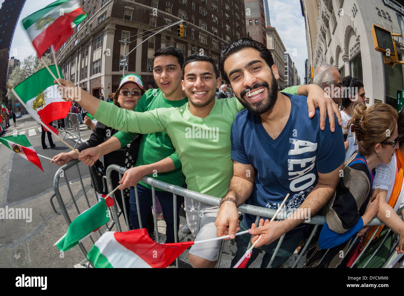Iranisch-amerikanischer Zuschauer zeigen ihren ethnischen stolz bei der 11. jährlichen persischen Parade Stockfoto Iranisch-amerikanischer Zuschauer zeigen ihren ethnischen stolz bei der 11. jährlichen persischen Parade Stockfoto