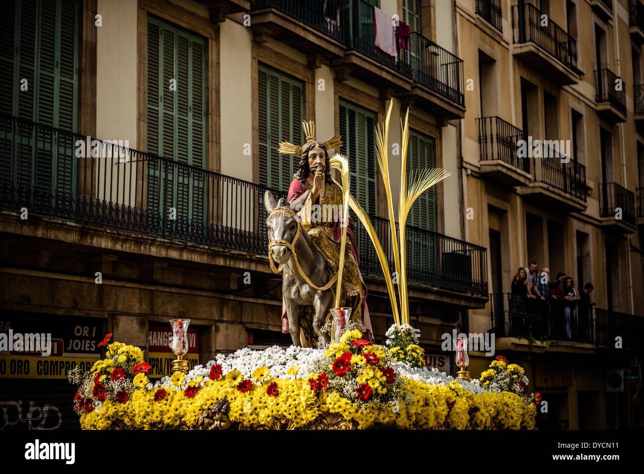 Barcelona, Spanien. 13. April 2014: "Esel Float" der Bruderschaft der "Gran Poder und Macarena Esperanza" durch Barcelona getragen wird, während der Prozession am Palmsonntag Credit: Matthi/Alamy Live-Nachrichten Stockfoto