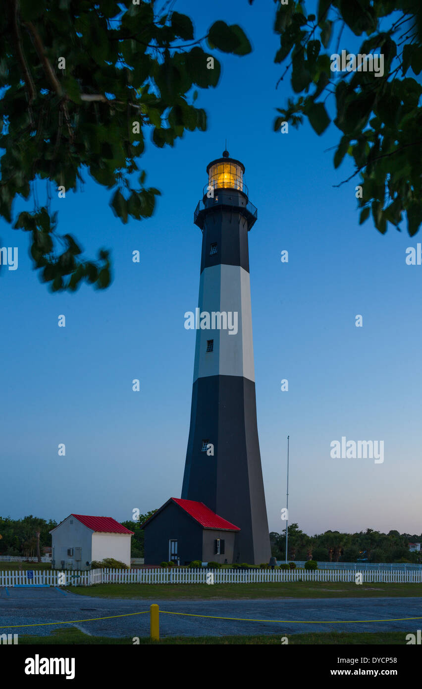 Abend-Blick auf den Leuchtturm auf Tybee Island, Georgia Stockfoto