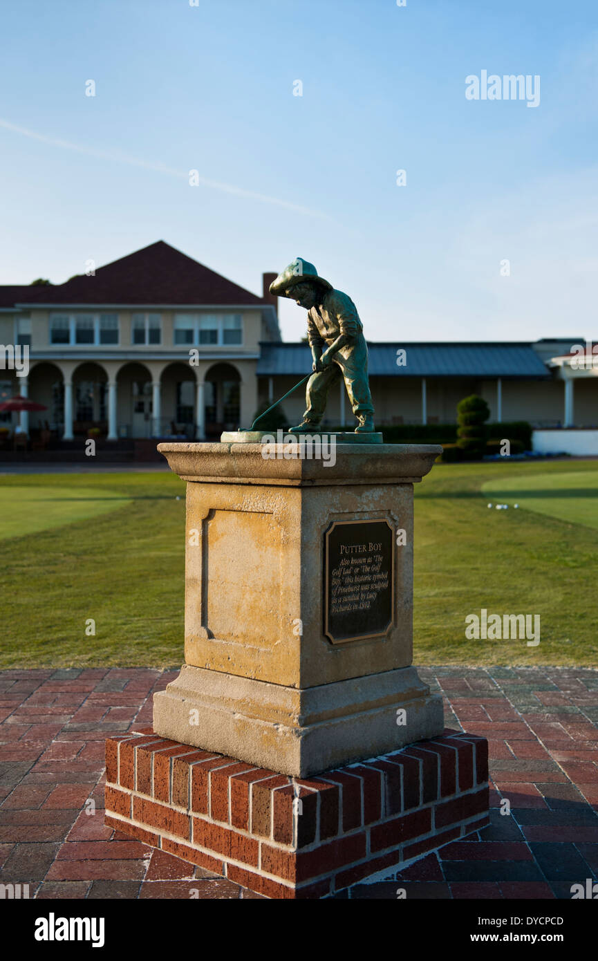 Die "Putter Boy" Sonnenuhr Skulptur im Pinehurst Resort and Country Club in Pinehurst, North Carolina Stockfoto