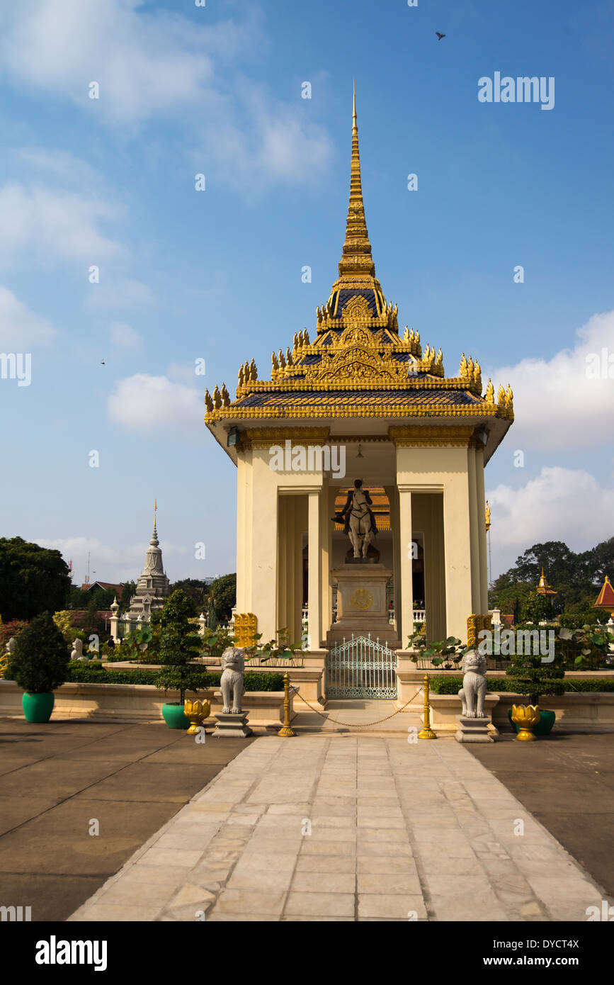 König Norodom Statue, Königspalast, Phom Phen Stockfoto