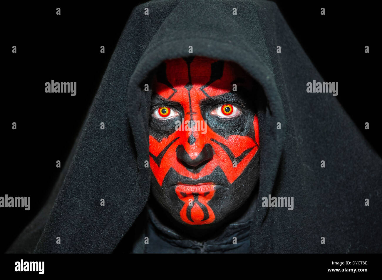 Verkleidet als der Sith-Lord Darth Maul aus Star Wars fan Stockfoto