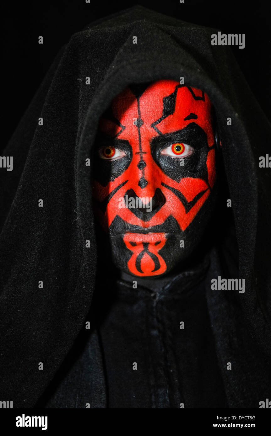 Verkleidet als der Sith-Lord Darth Maul aus Star Wars fan Stockfoto
