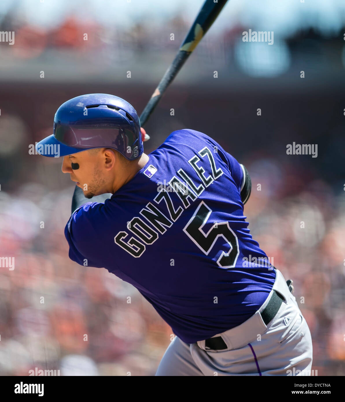 20. April 2013: Colorado Rockies linker Feldspieler Carlos Gonzalez (5) at bat während der MLB Baseball-Spiel zwischen den Colorado Rockies und die San Francisco Giants im AT&T Park in San Francisco CA. Die Riesen besiegt die Rockies 5-4. Damon Tarver/Cal-Sport-Medien Stockfoto