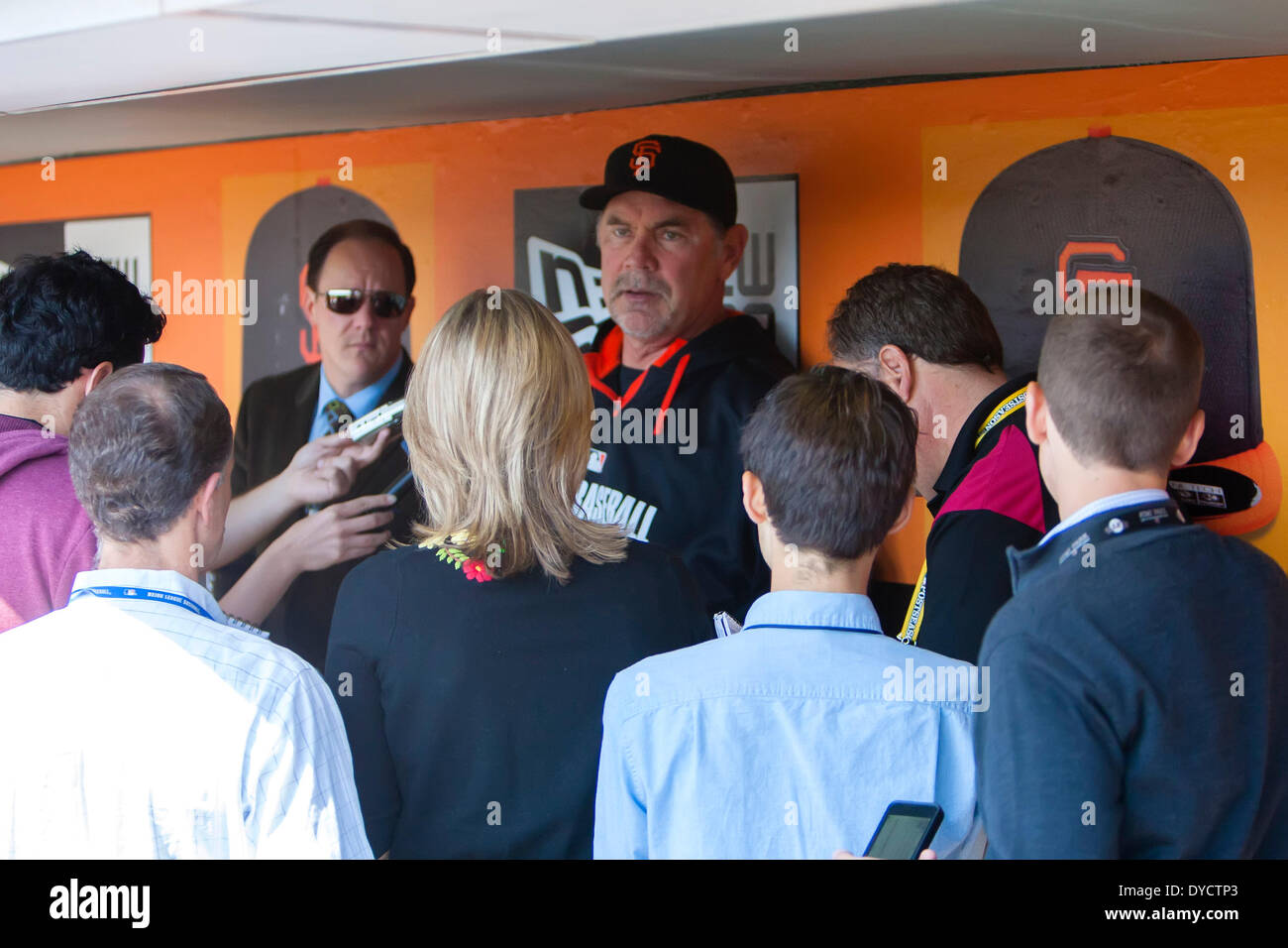 20. April 2013: San Francisco Giants Manager Bruce Bochy gibt ein Interview vor der MLB Baseball-Spiel zwischen den Colorado Rockies und die San Francisco Giants im AT&T Park in San Francisco CA. Die Riesen besiegt die Rockies 5-4. Damon Tarver/Cal-Sport-Medien Stockfoto