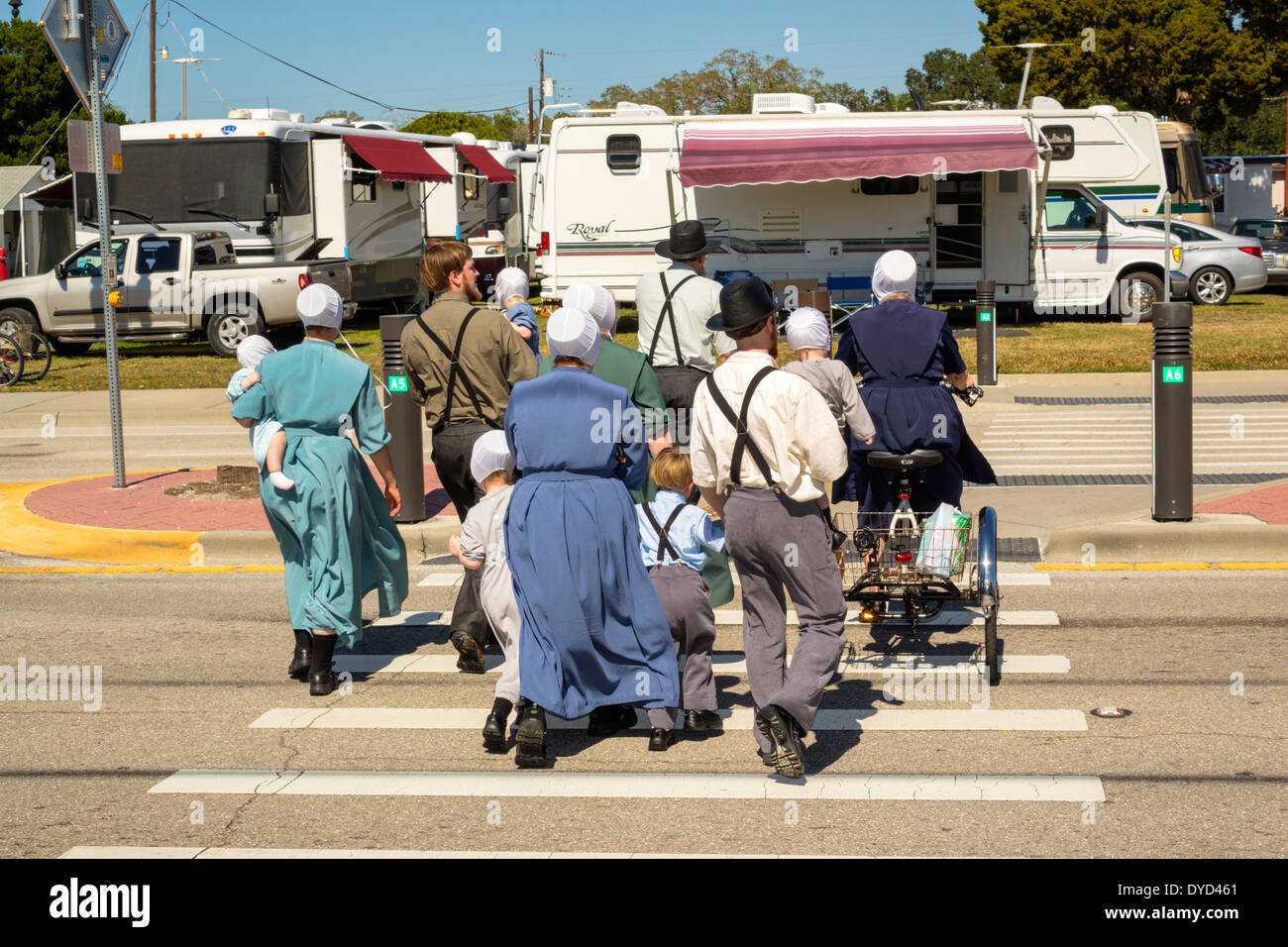 Arasota Florida, Pinecraft Pine Craft, Amish, Mennonite, Gemeinde, Winterurlaub, traditionell, konservativ, Kleidung, Kleidung, religiös, Bahia Vista Street, Stockfoto