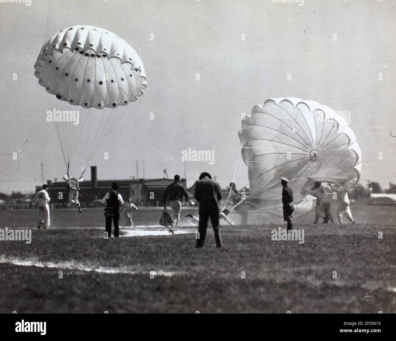 Die Dunkel Collection zeigt historische Luftfahrzeugbilder und Artefakte, die wichtige Momente in der frühen Flugzeugentwicklung und Luftfahrtgeschichte dokumentieren. Sie dient als Ressource zum Verständnis der Entwicklung von Flugtechnologien und Meilensteinen in der Luftfahrt. Stockfoto
