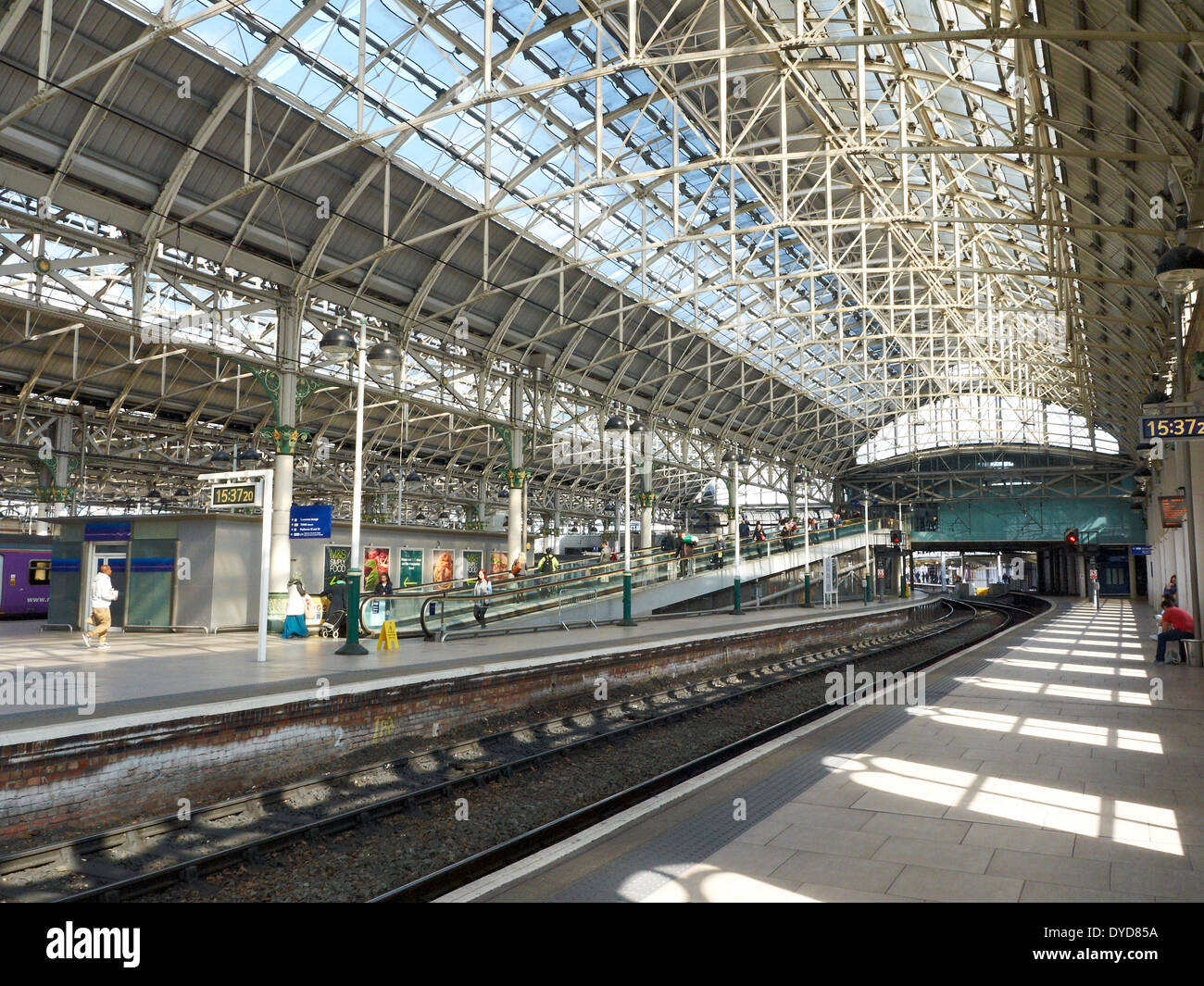 Innen Piccadilly Bahnhof in Manchester UK Stockfoto