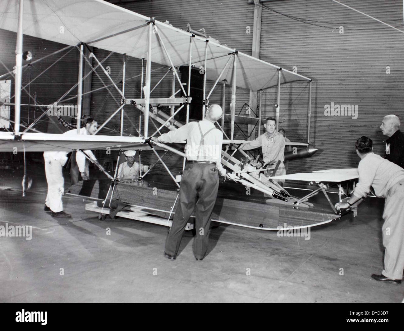 Dieses Bild aus dem Ray Fife Album zeigt die Curtiss Pusher, ein früheres Flugzeug von Glenn Curtiss. Es war eines der ersten erfolgreichen US-Militärflugzeuge und trug zur Entwicklung der Luftfahrt bei. Stockfoto