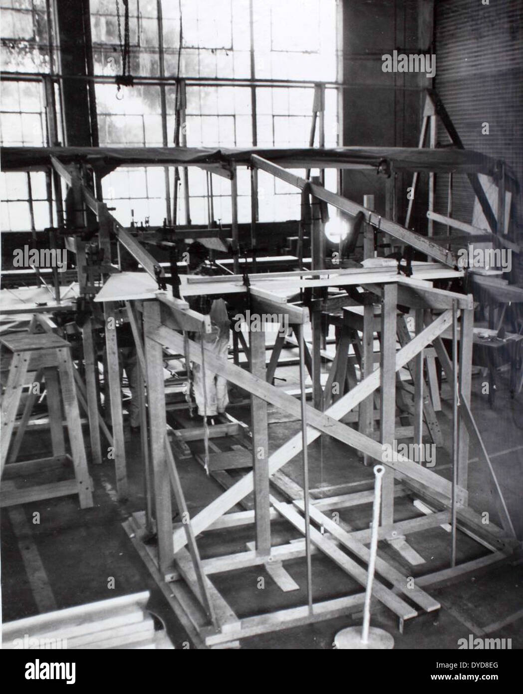 Dieses Bild aus dem Ray Fife Album zeigt frühe Flugzeuge von Glenn Curtiss, darunter die Curtiss Pusher, Triad und andere Flugzeuge aus den frühen 1900er Jahren Diese Flugzeuge waren entscheidend für die Weiterentwicklung der Flugtechnologie und die Gestaltung der Luftfahrtgeschichte. Stockfoto