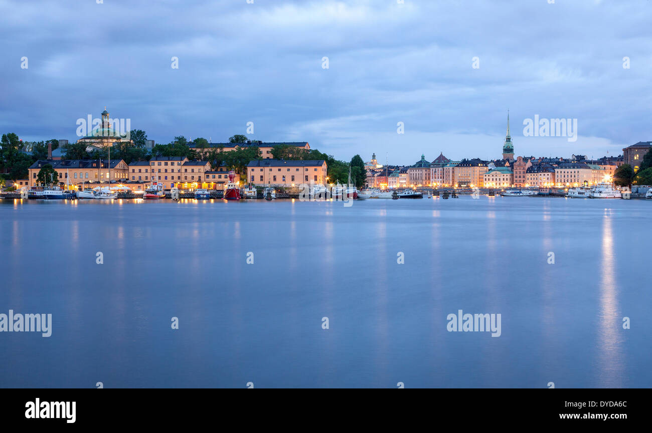 Ehemalige Kaserne Gebäude auf der Stockholmer Insel Skeppsholmen, Stadtteil Södermalm auf der rechten Seite, Stockholm, Stockholms Stockfoto