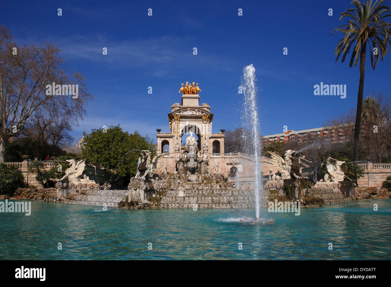 Font De La Cascada, Brunnen mit Wasserfall und einem Brunnen, Parc De La Ciutadella, Barcelona, Katalonien, Spanien Stockfoto