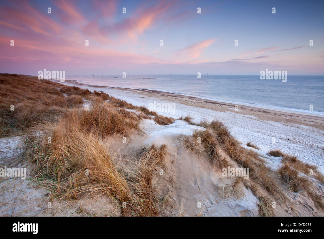 Palling Strand an einem kalten frostigen Morgen an der Küste von Norfolk. Stockfoto