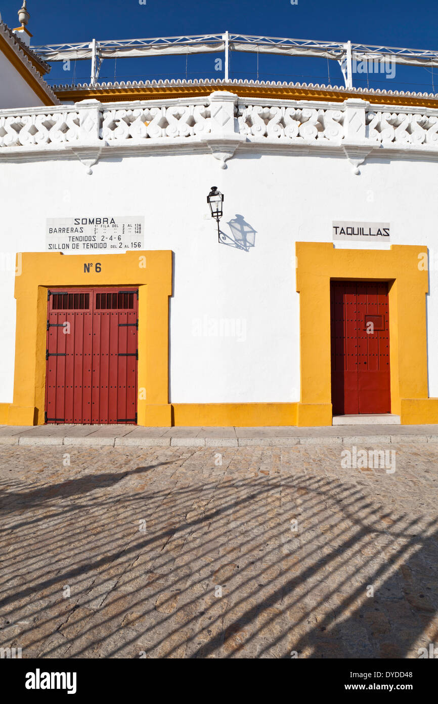 Äußere Tore auf der Plaza de Toros De La Real Maestranza. Stockfoto