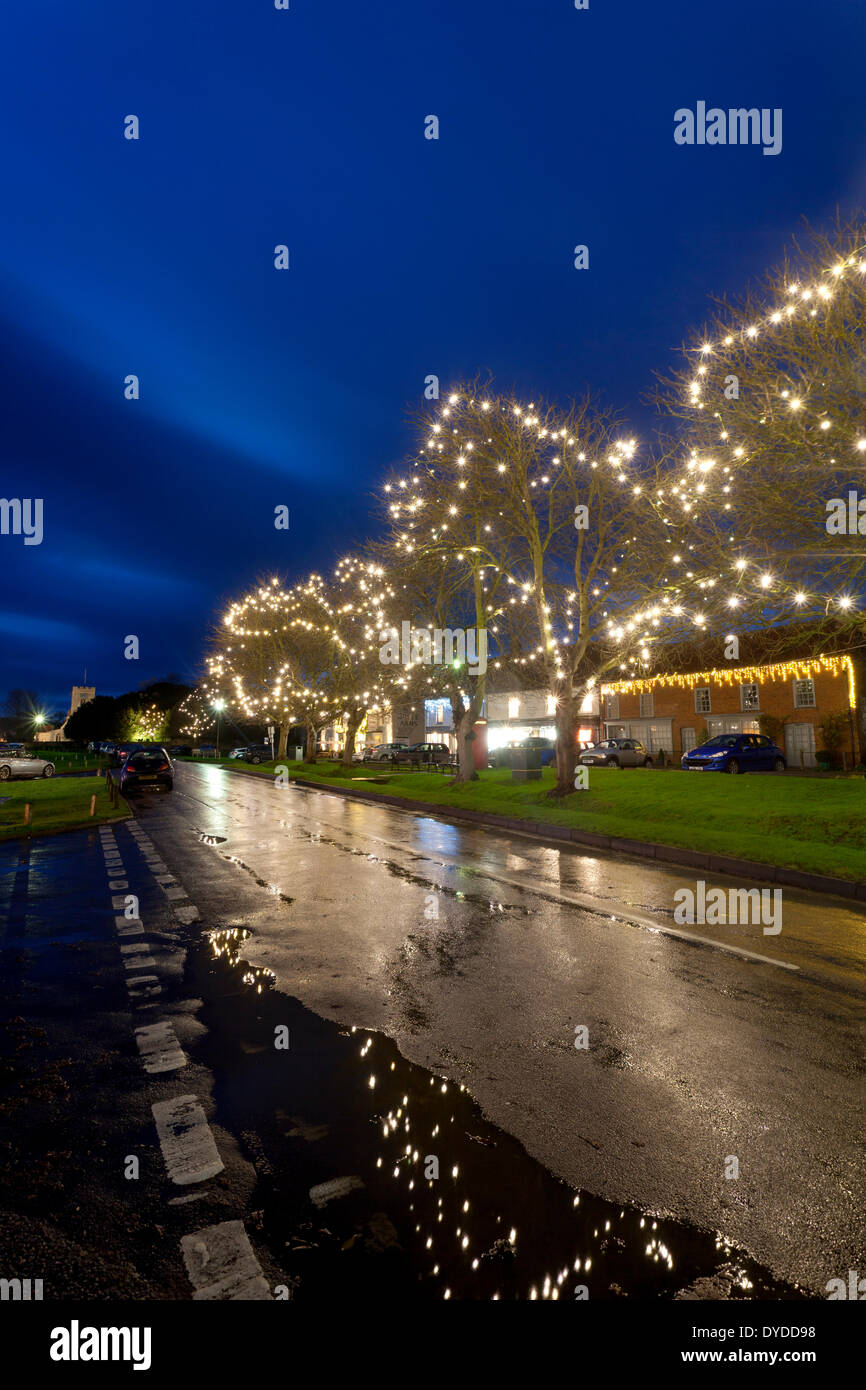 Weihnachtsbeleuchtung am Burnham Market. Stockfoto