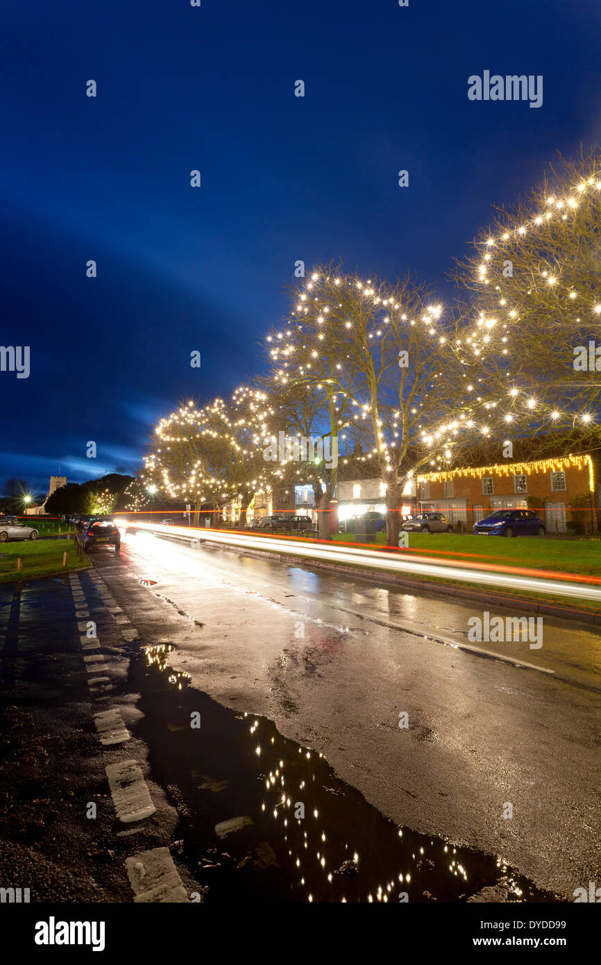 Weihnachtsbeleuchtung am Burnham Market. Stockfoto