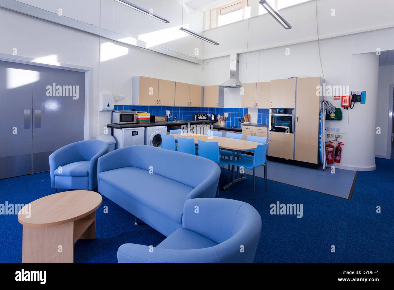 Küche und Wohnzimmer Klassenzimmer Mountjoy School in Beaminister. Stockfoto