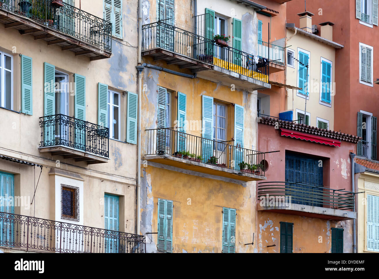 Typische Wohnungen an der französischen Riviera. Stockfoto