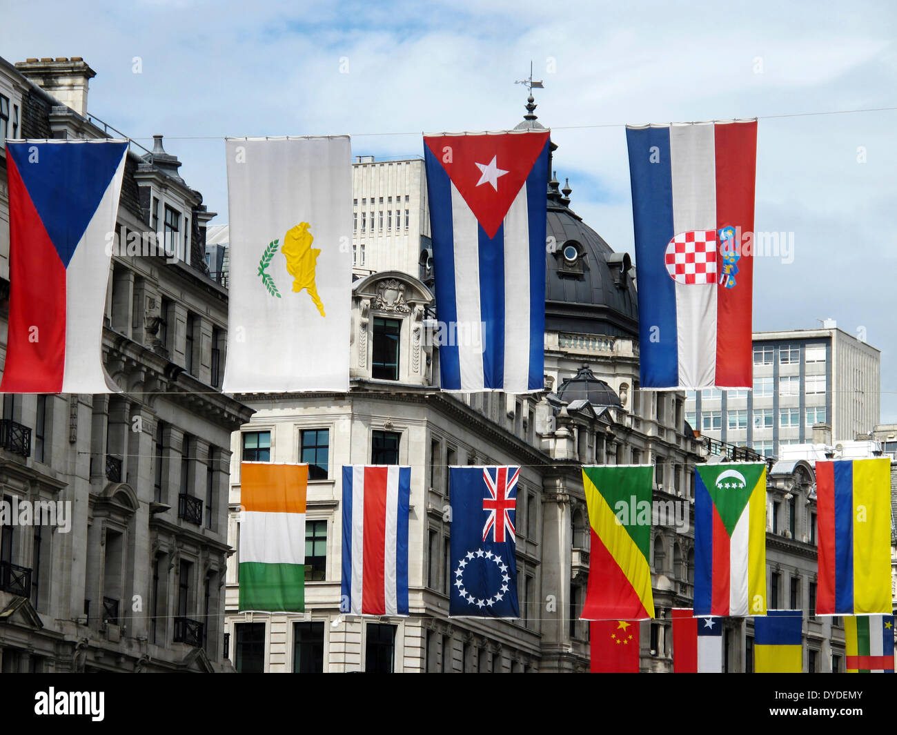 Flaggen in der Regent Street während der Olympischen Spiele im Jahr 2012. Stockfoto