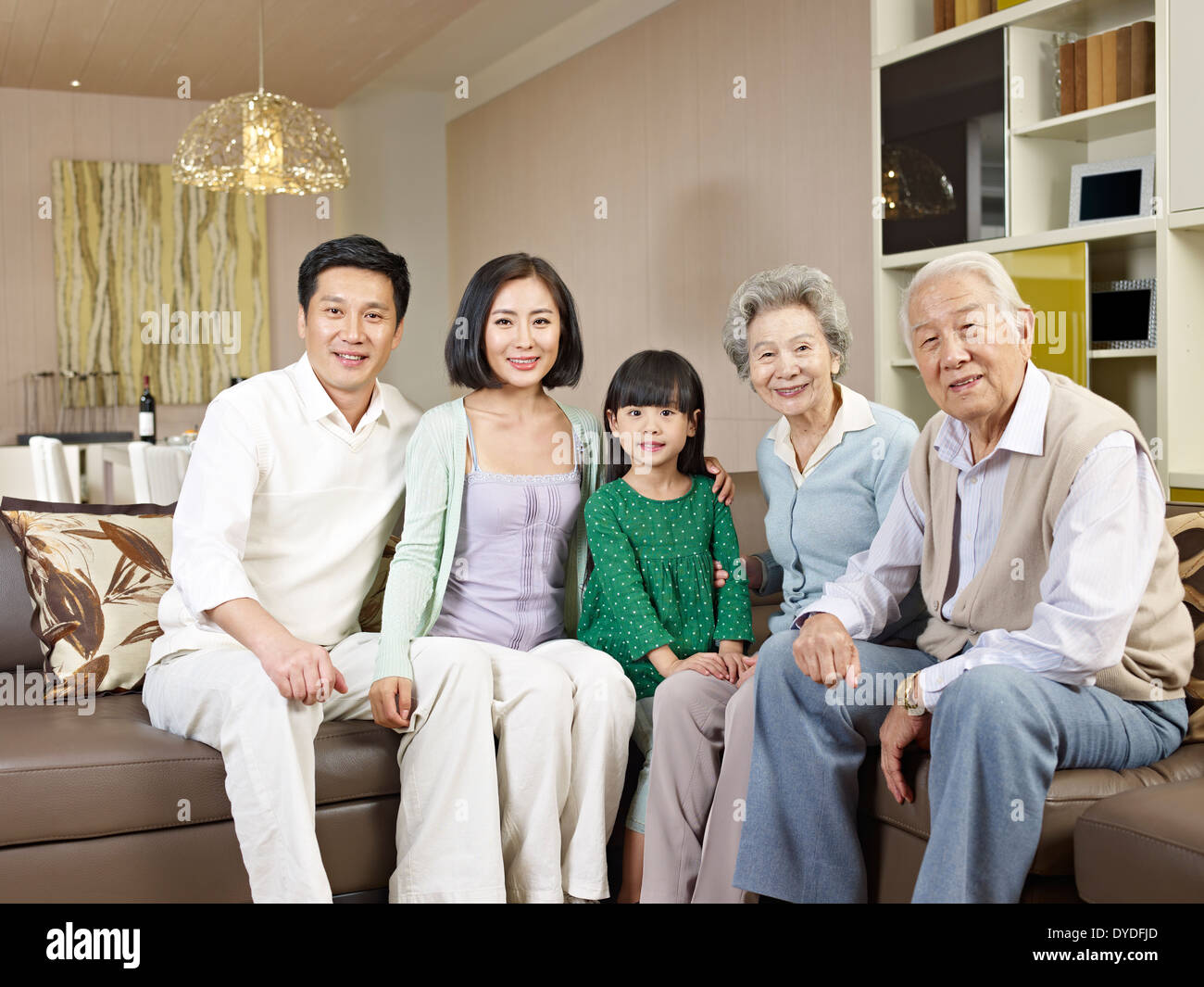 drei-Generationen-asiatische Familie Stockfoto