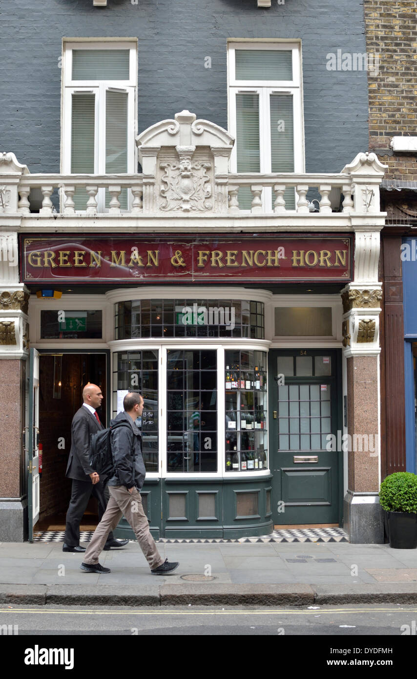 Der grüne Mann und Waldhorn Pub in St Martins Lane. Stockfoto