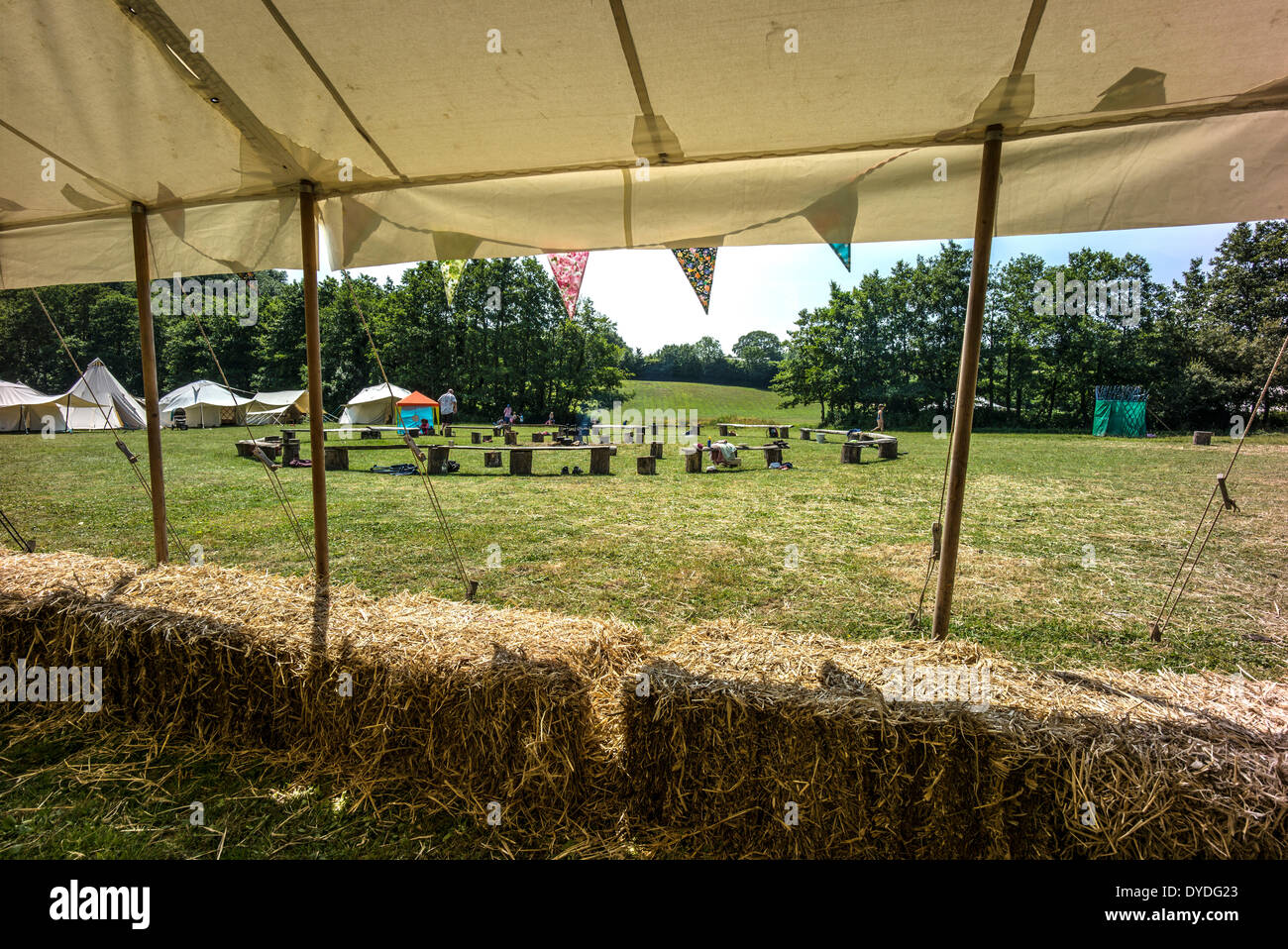 Ein heißer Sommertag am Aufstieg Gesang Lager auf Dartmoor. Stockfoto