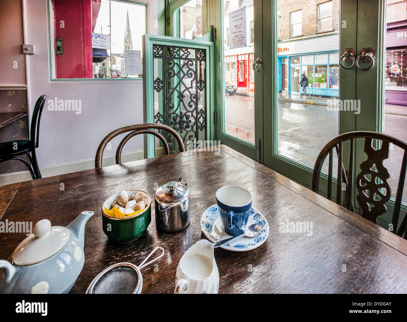 Die Teestuben auf Stoke Newington Church Street. Stockfoto