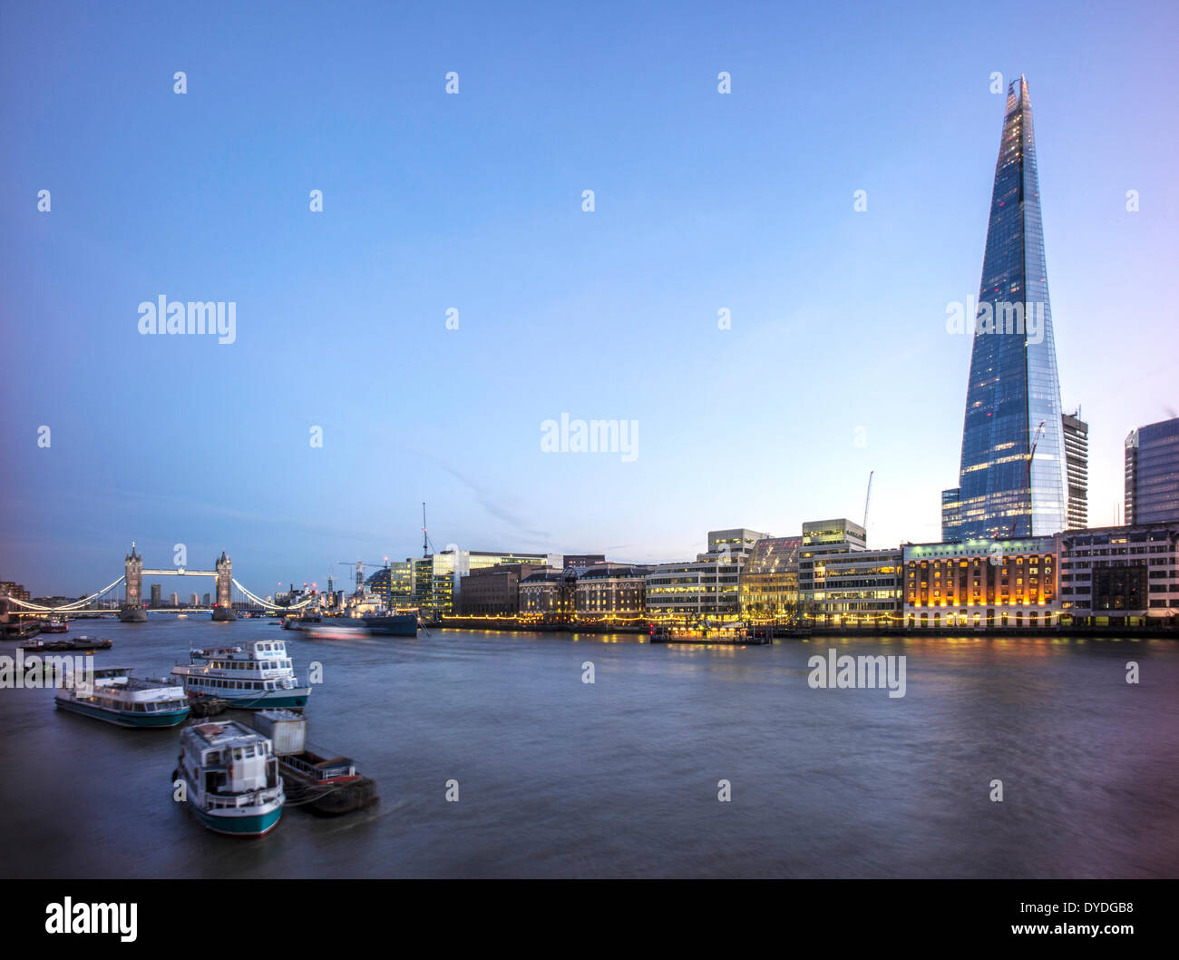 Die Scherbe mit der Themse und der Tower Bridge. Stockfoto