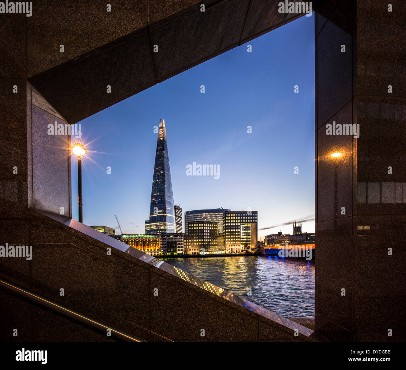Die Scherbe mit Southwark Cathedral und London Bridge. Stockfoto