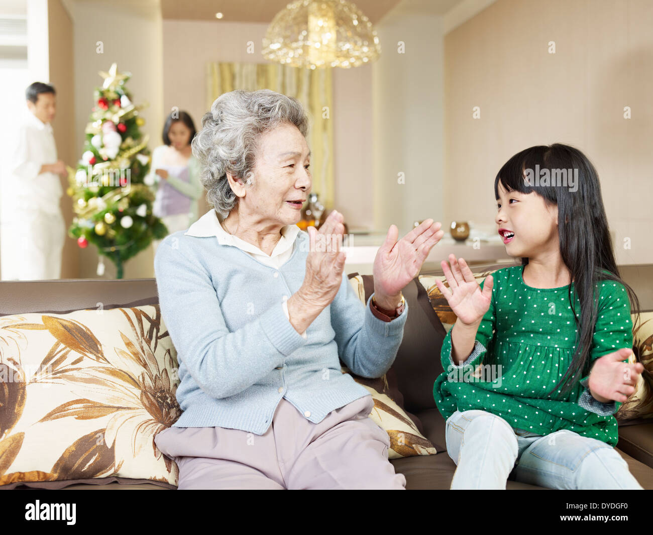 Oma und Enkelin Stockfoto