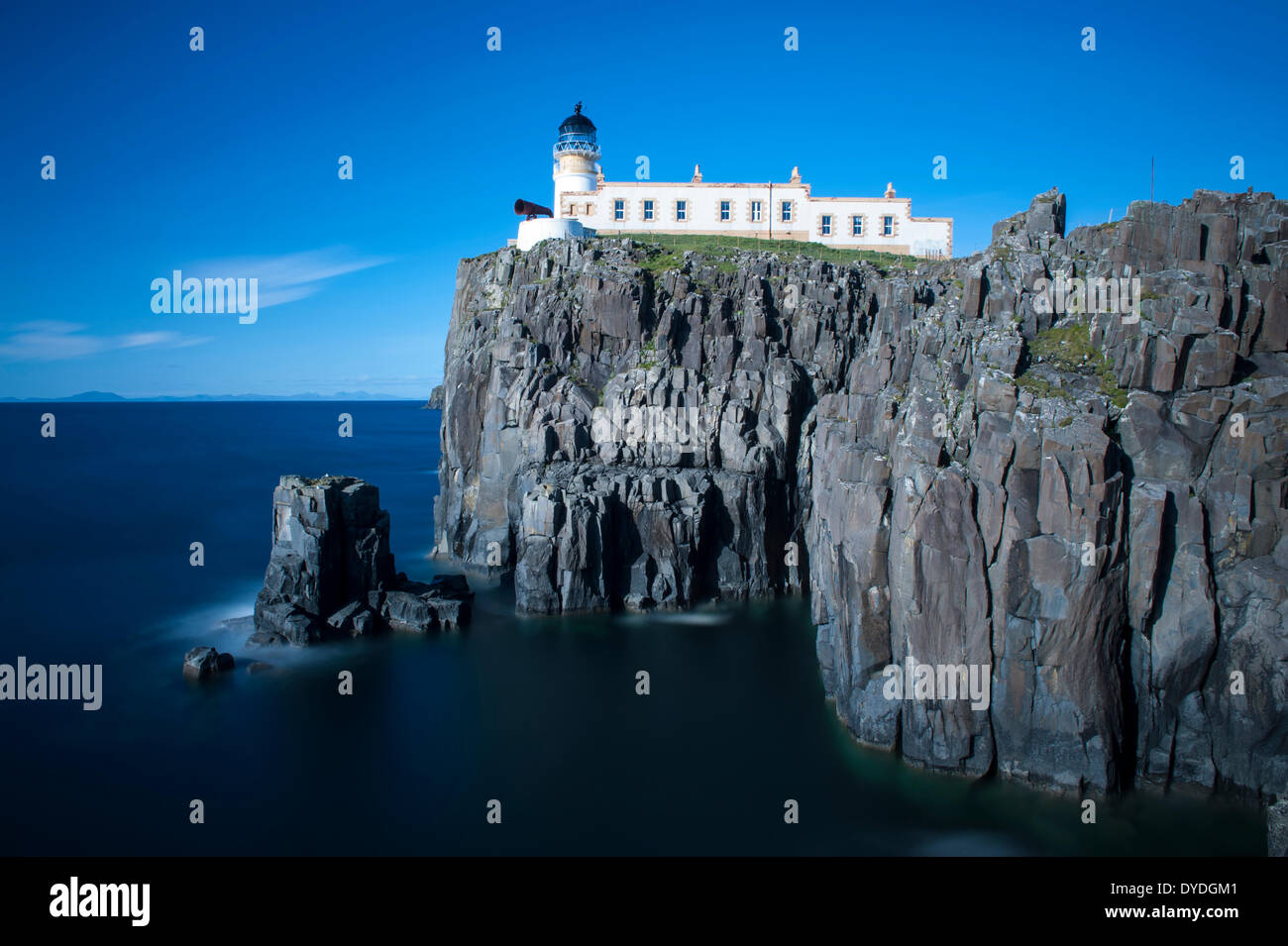 Landschaftlich Point Leuchtturm am Rande einer Klippe. Stockfoto