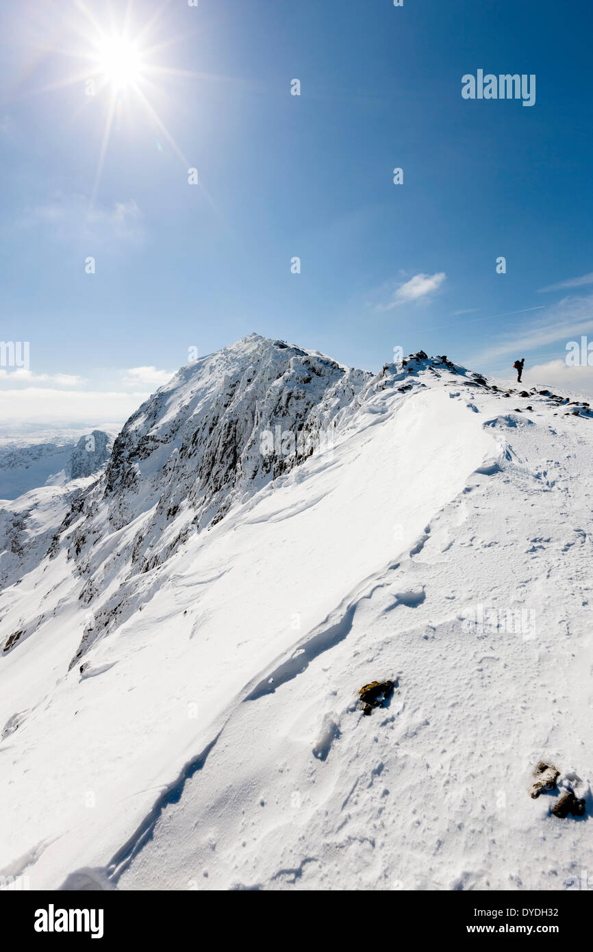 Ein Blick vom Marker Säule an der Spitze der Pyg Spur in Richtung Gipfel von Snowdon in Snowdonia-Nationalpark. Stockfoto