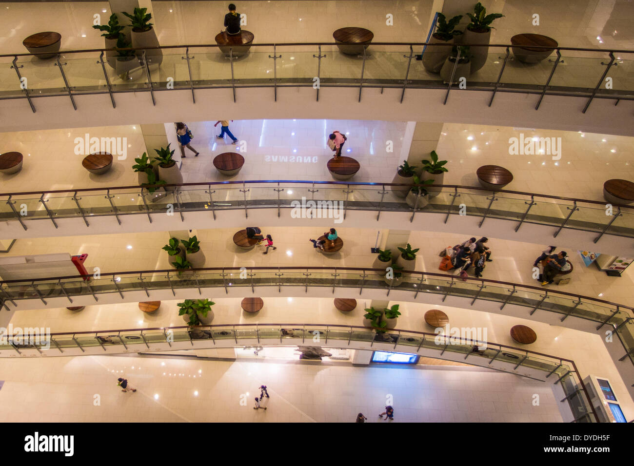 Thailand, Asien, Bangkok, Architektur, Central, Innenstadt, Rolltreppen, Halle, Mall, neue, shopping Mall, Einkaufszentrum, Einkaufen, Stockfoto