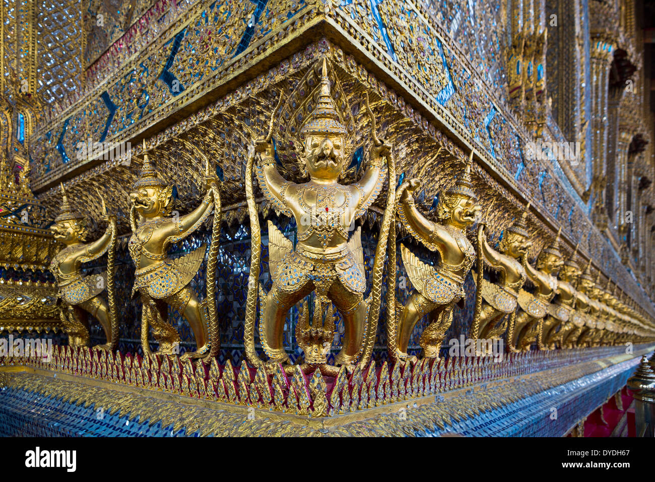 Thailand Asien Bangkok Architektur Buddha Buddhismus bunte Detail außen berühmte Geschichte Palast Perspektive royal tourist Stockfoto